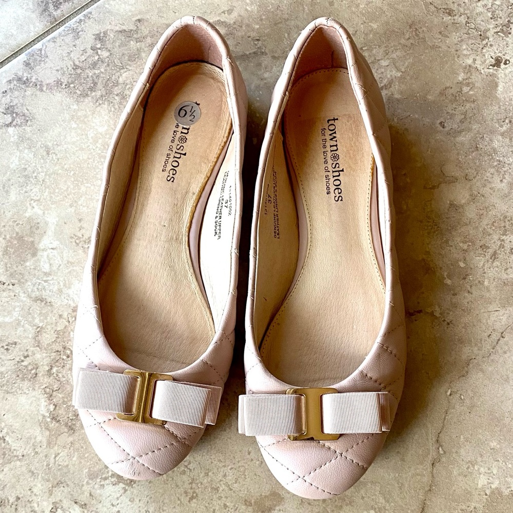 Town Shoes Leather Ballet Flats Size 6.5